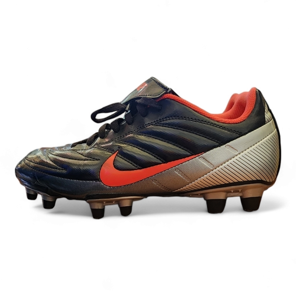 Nike VINTAGE tiempo park FG cleats size 7.5 black red silver EUC